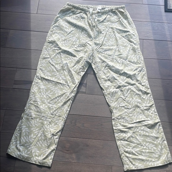 Eddy Bauer Women’s Green Leaf Print Pants - Picture 1 of 4